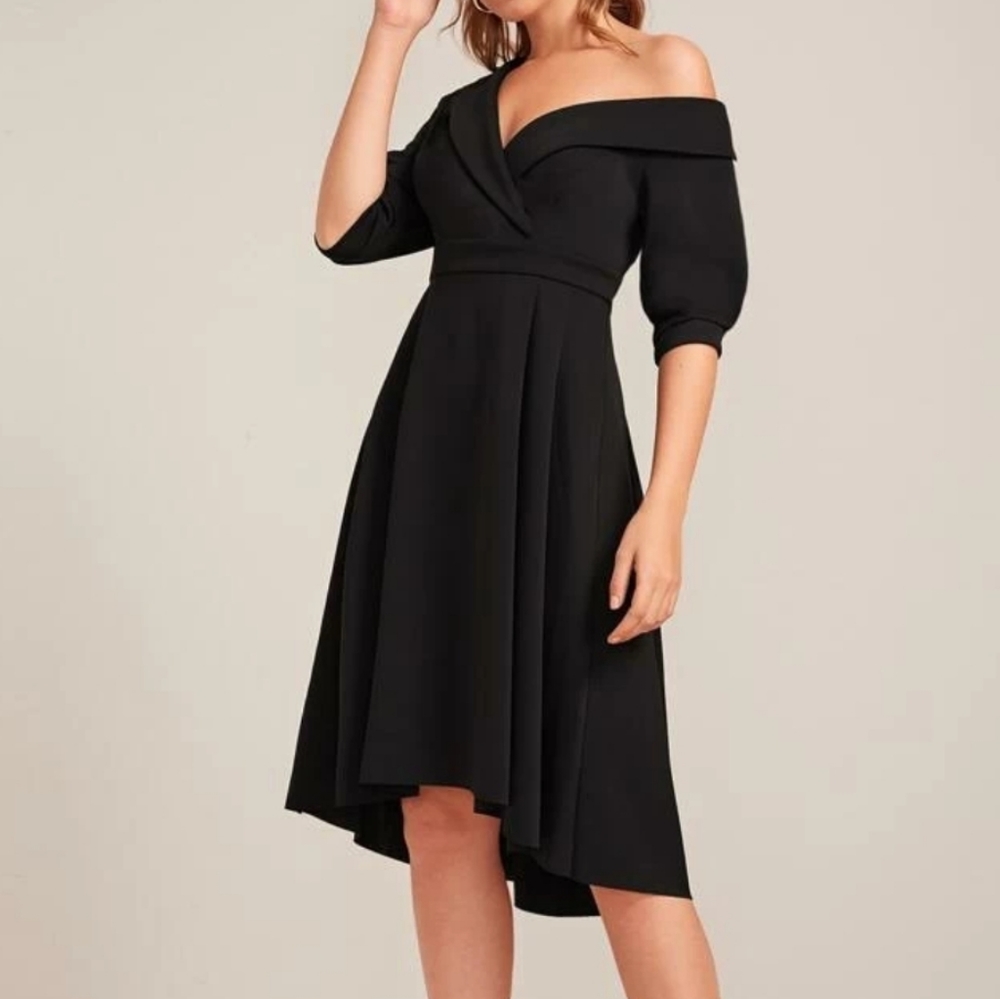 Gorgeous Black Dress - Picture 2 of 7